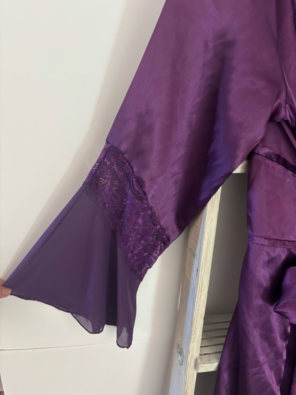 Vintage L-XL Lace Trim Women's Robe, Luxury, whimsigoth, fairycore, sleep gown - Picture 3 of 14